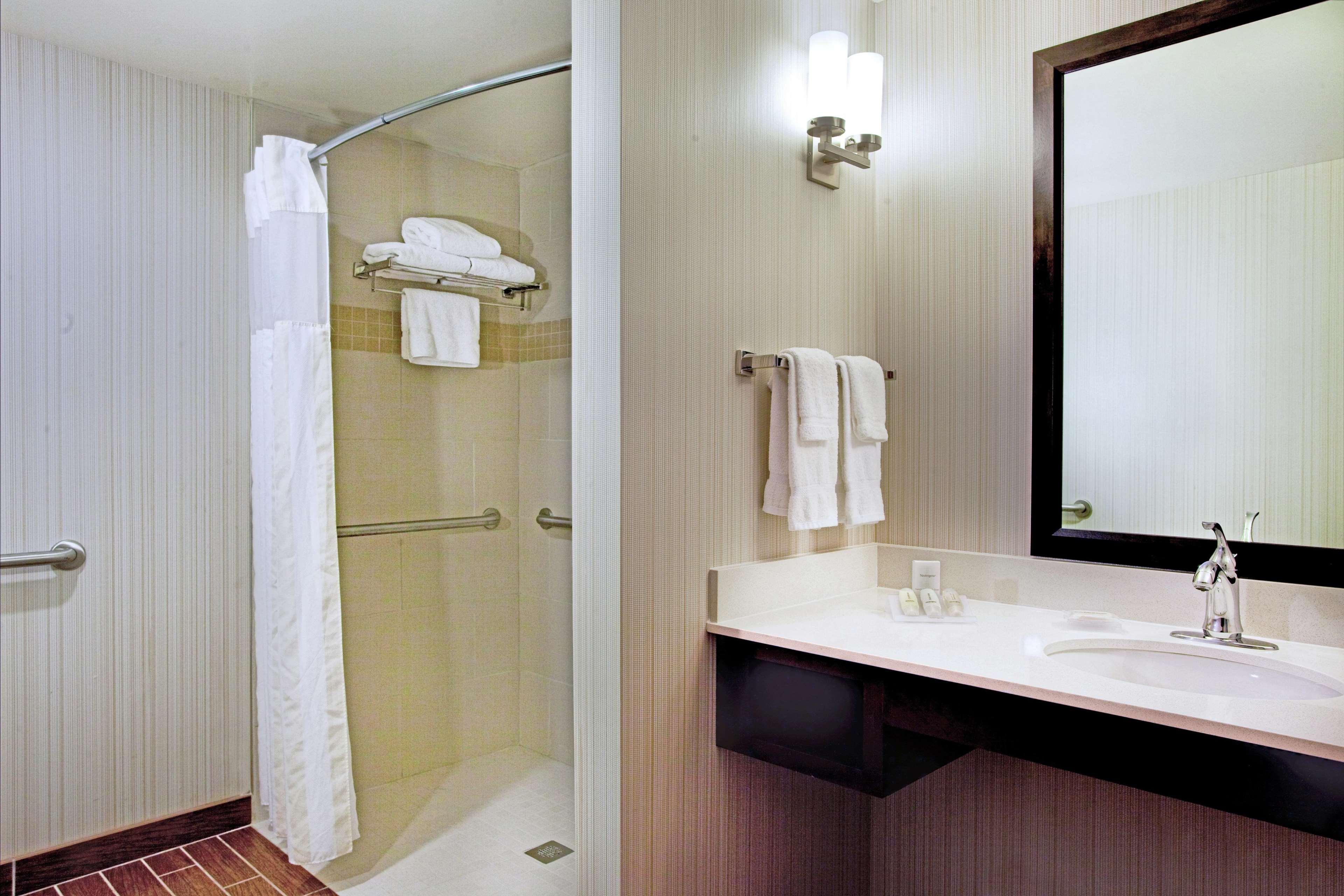 Hilton Garden Inn Portland Airport Экстерьер фото