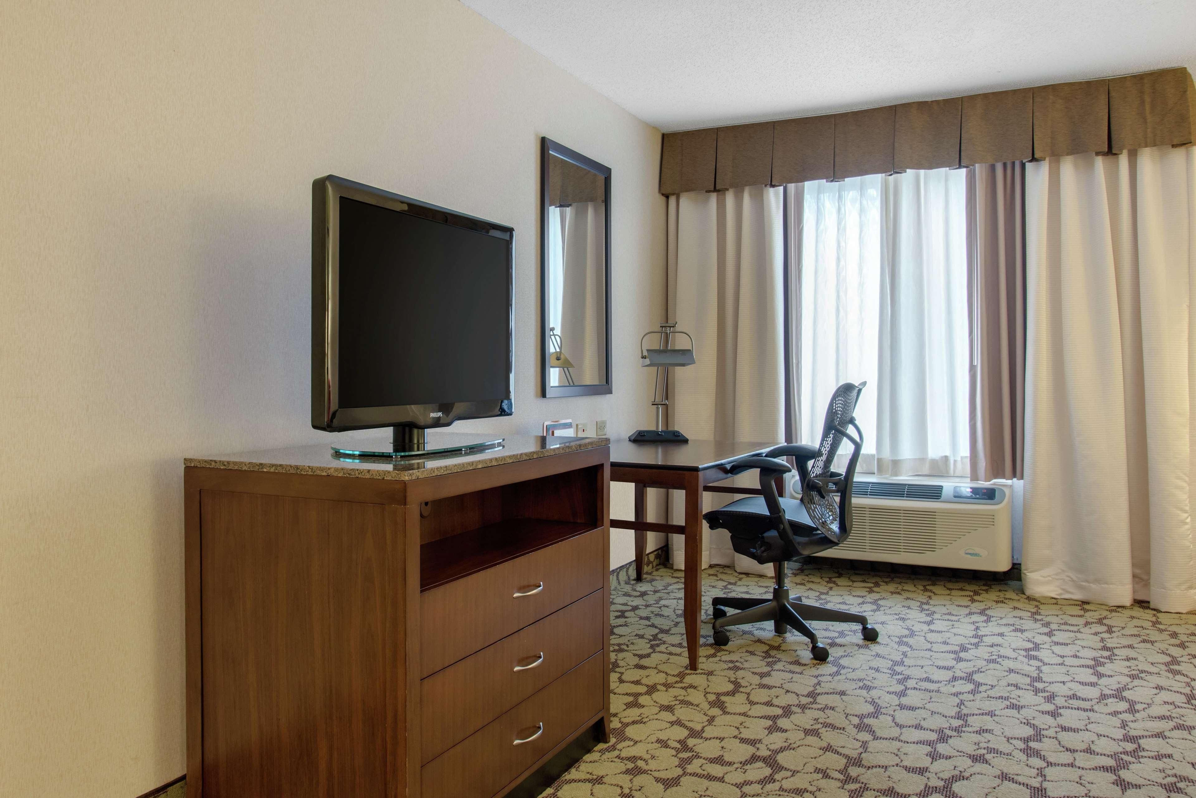 Hilton Garden Inn Portland Airport Экстерьер фото