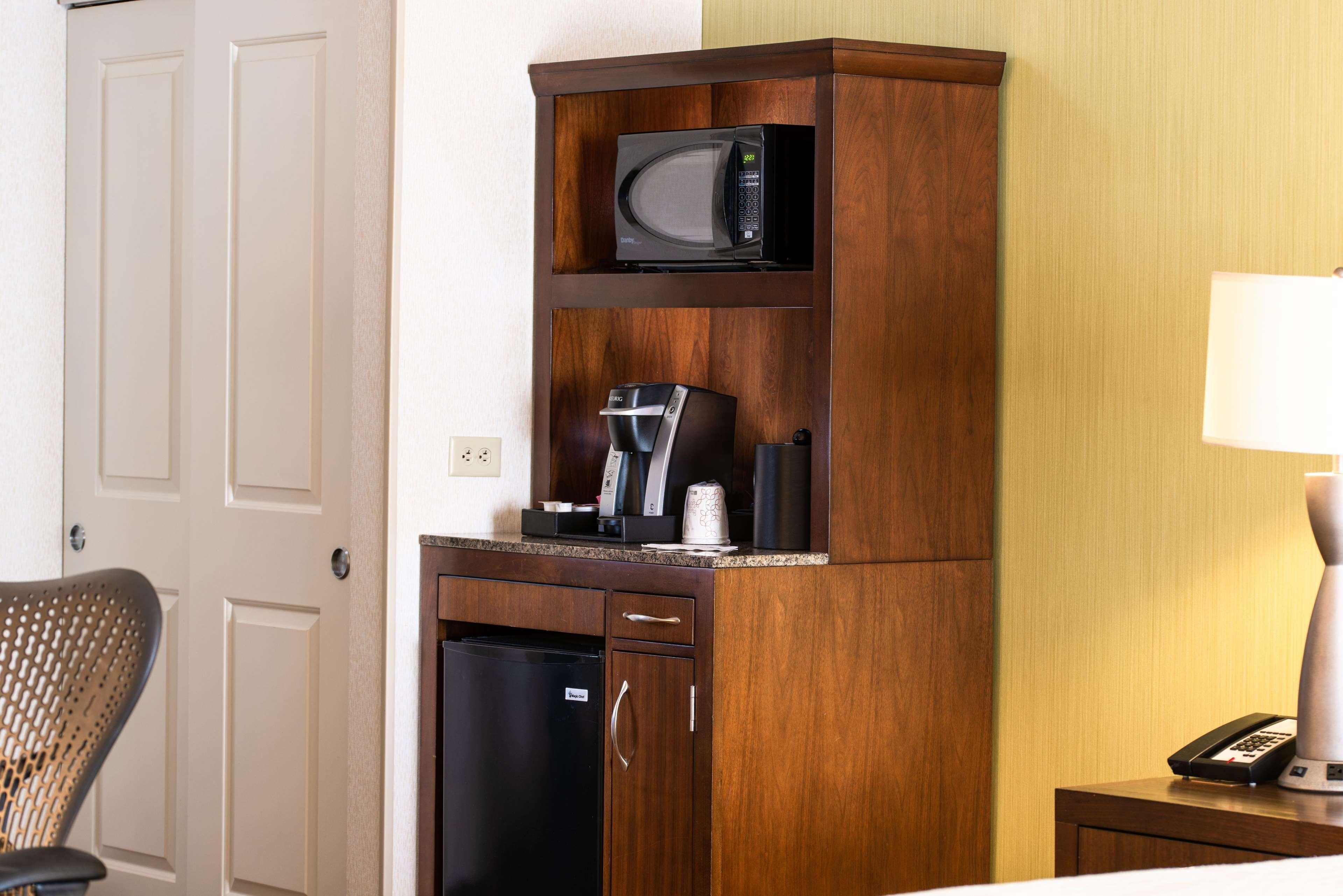 Hilton Garden Inn Portland Airport Экстерьер фото