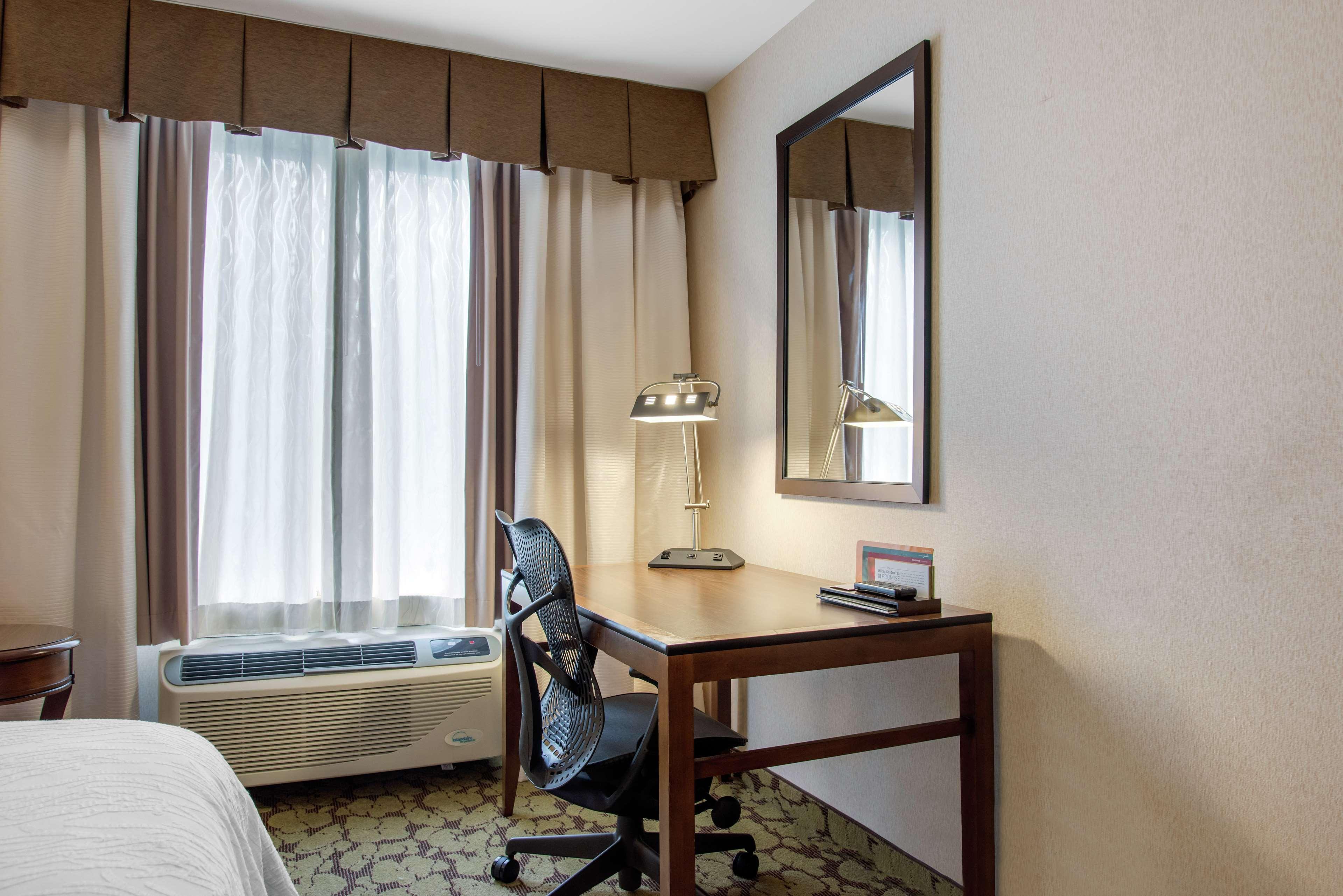 Hilton Garden Inn Portland Airport Экстерьер фото