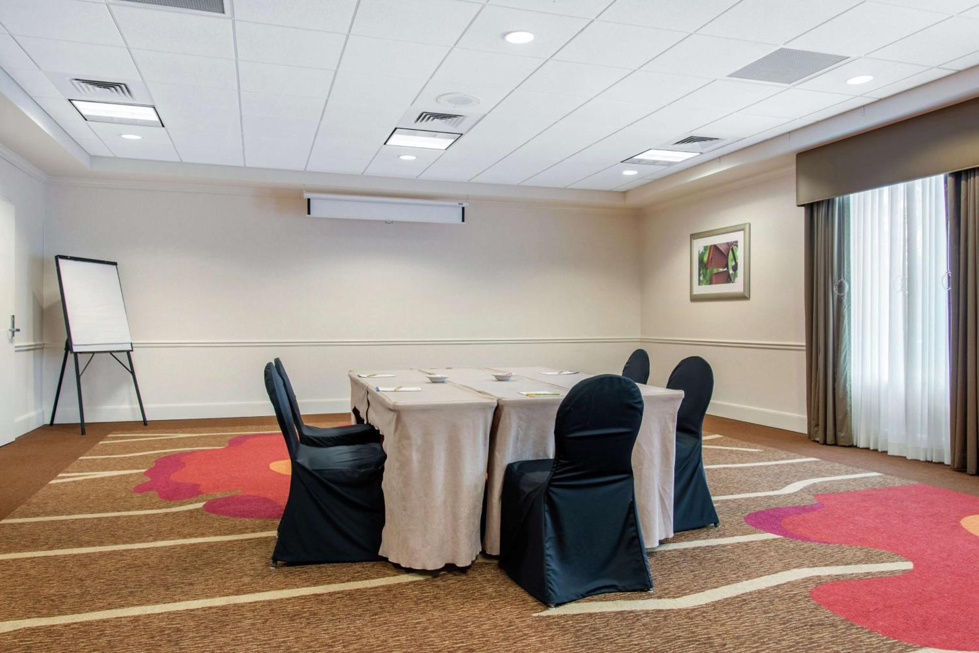 Hilton Garden Inn Portland Airport Экстерьер фото