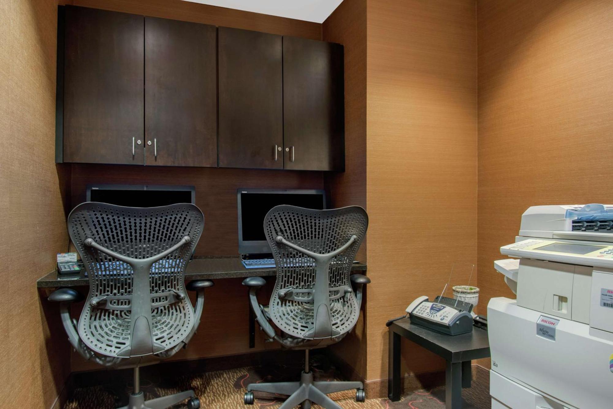 Hilton Garden Inn Portland Airport Экстерьер фото