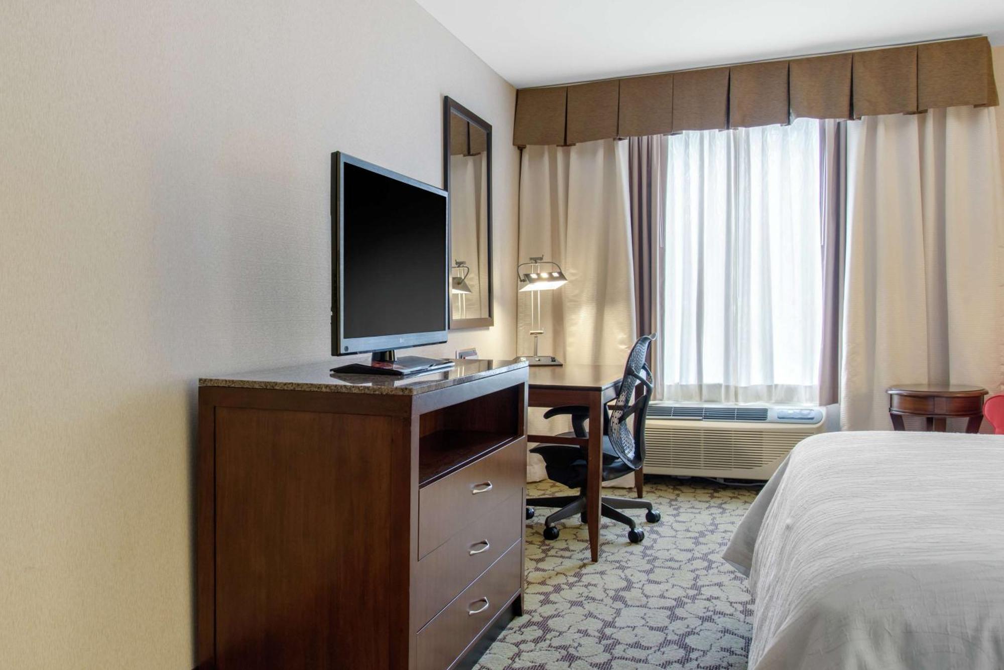 Hilton Garden Inn Portland Airport Экстерьер фото