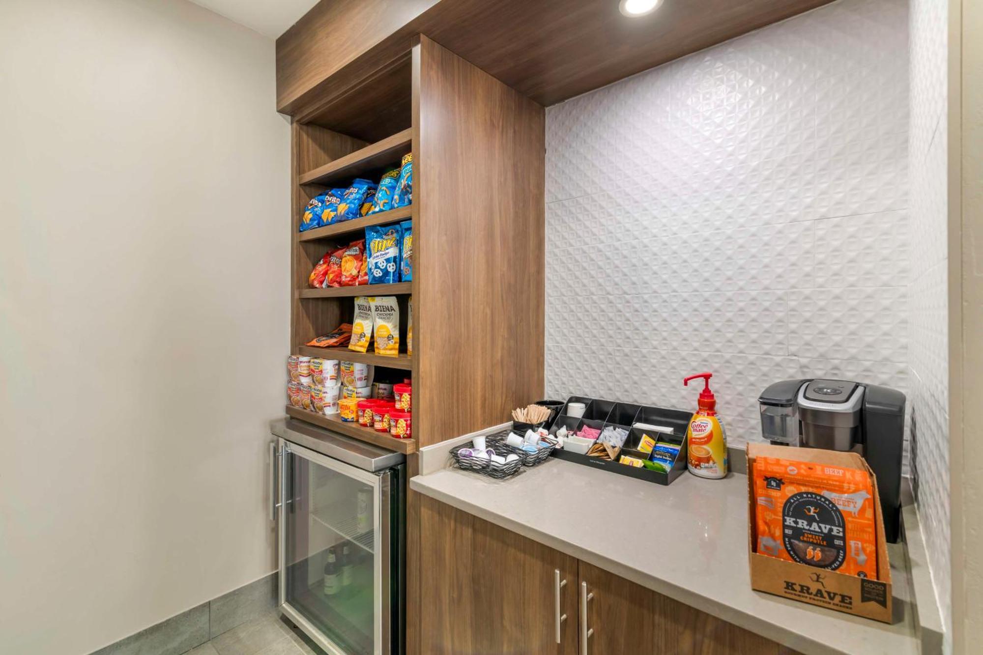 Hilton Garden Inn Portland Airport Экстерьер фото