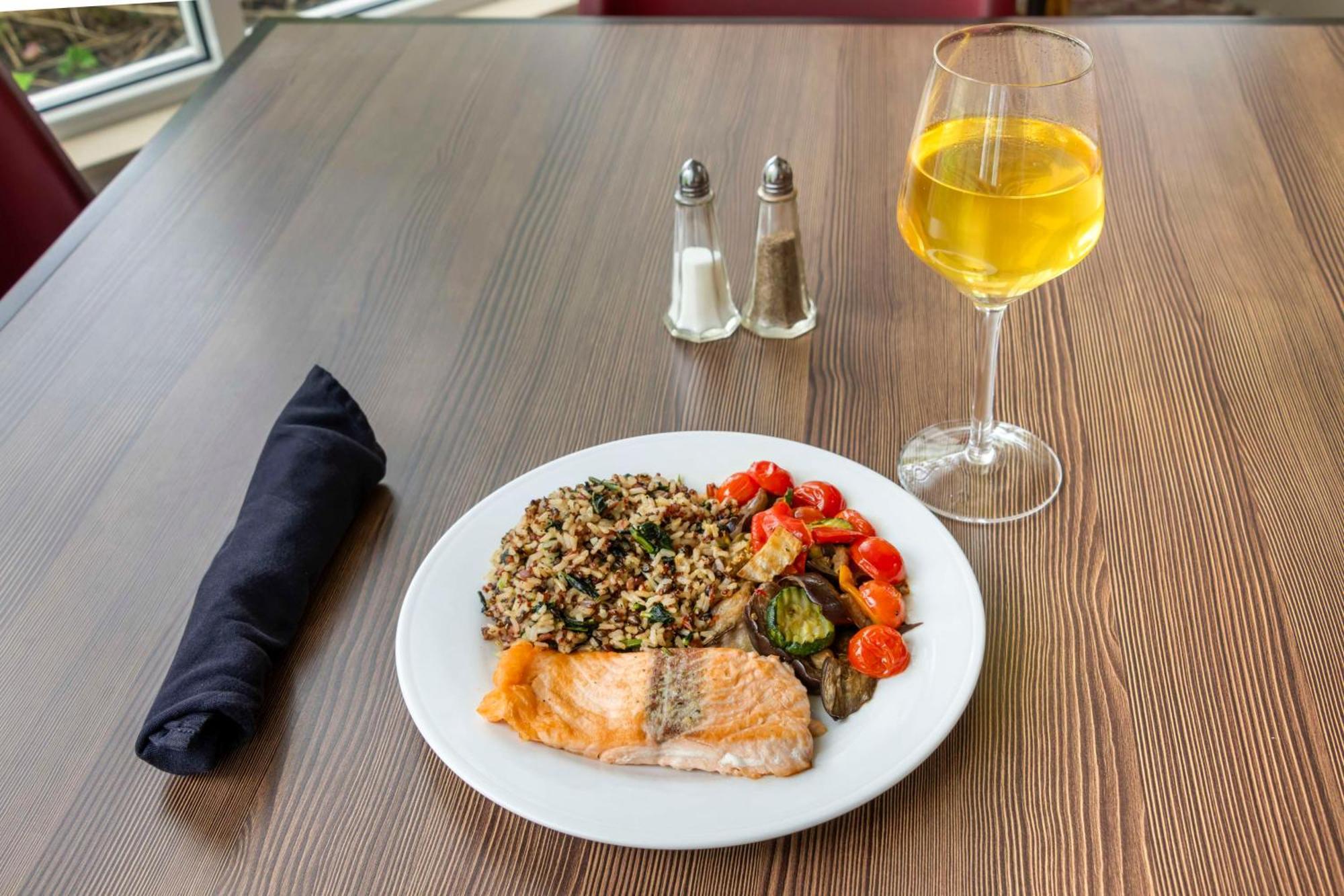 Hilton Garden Inn Portland Airport Экстерьер фото