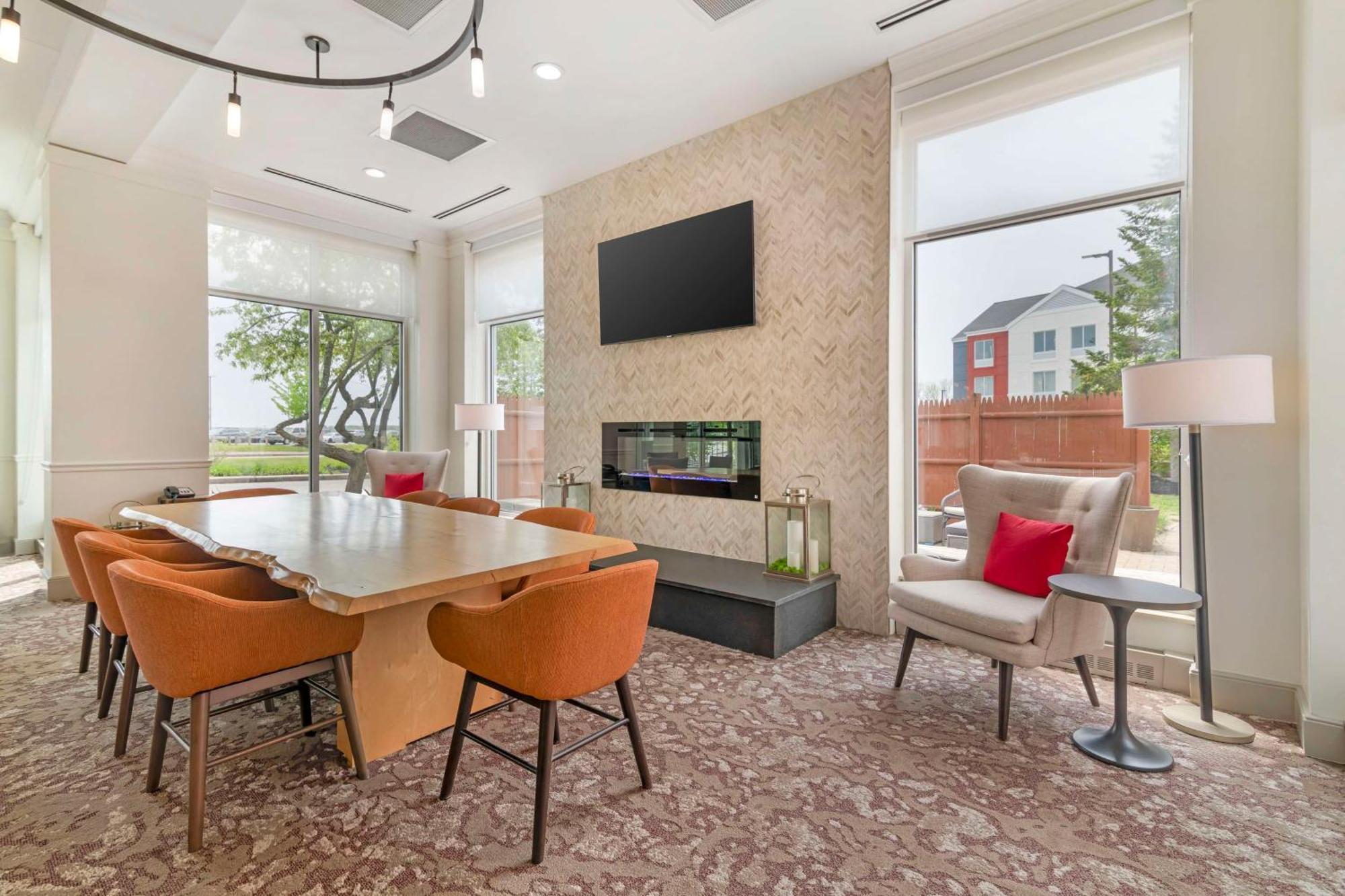 Hilton Garden Inn Portland Airport Экстерьер фото